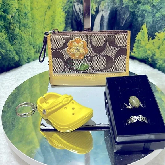 Coach mini Card/Keychain Holder with 2 Rings & Croc Keychain - Picture 1 of 11